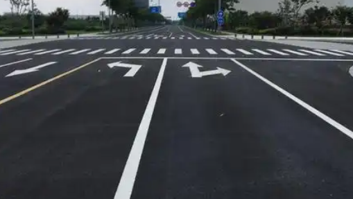 蘇州相城區(qū)廠區(qū)劃線選哪家？專業(yè)施工團隊，多年經(jīng)驗值得信賴